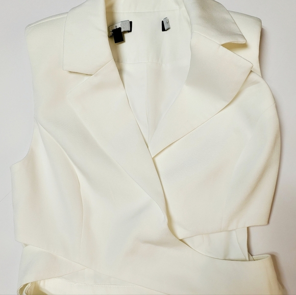 NWOT Lulus Posh and Flirty White Collared Cutout Sleeveless Romper Sz S - Picture 7 of 13